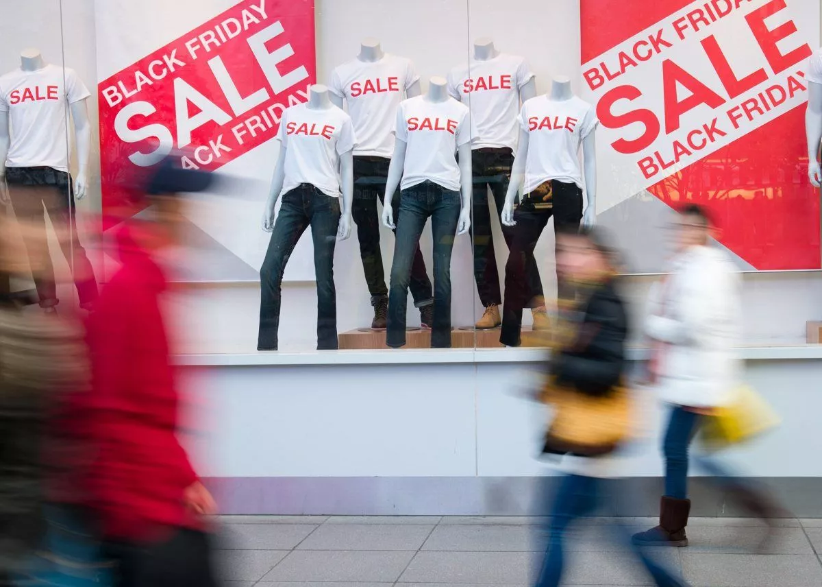 Black Friday là dịp để mua sắm với giá đổi khi chỉ bằng ⅓ ngày thường