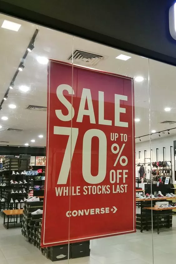 Các thương hiệu lớn cũng cạnh tranh giảm giá vào ngày Black Friday