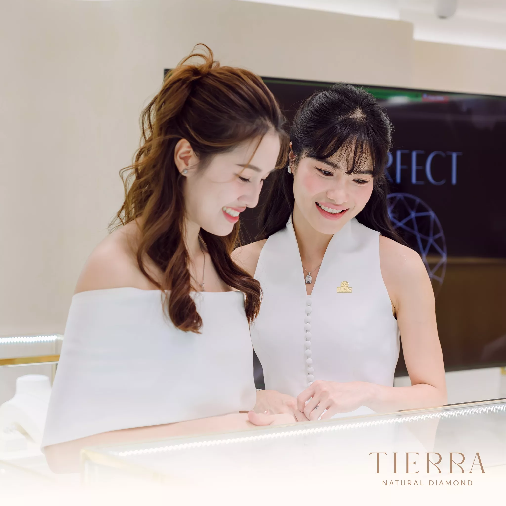 Mua nhẫn kim tiền vào ngày vía Thần tài