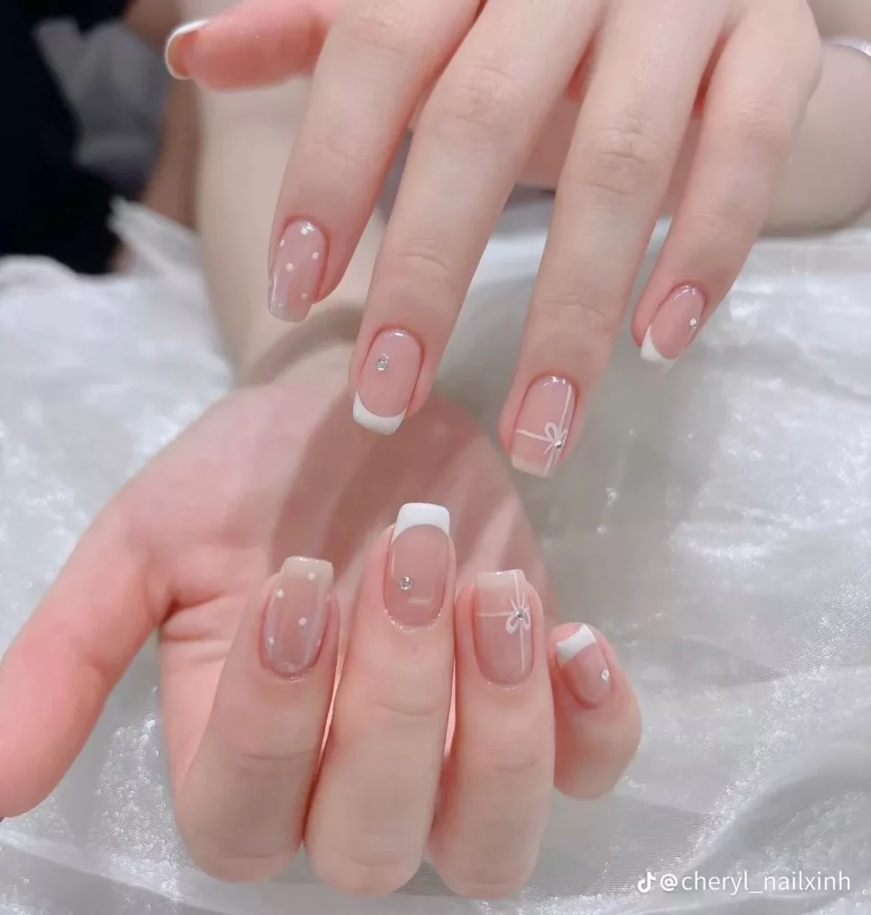 Mẫu nail tết đẹp 2025