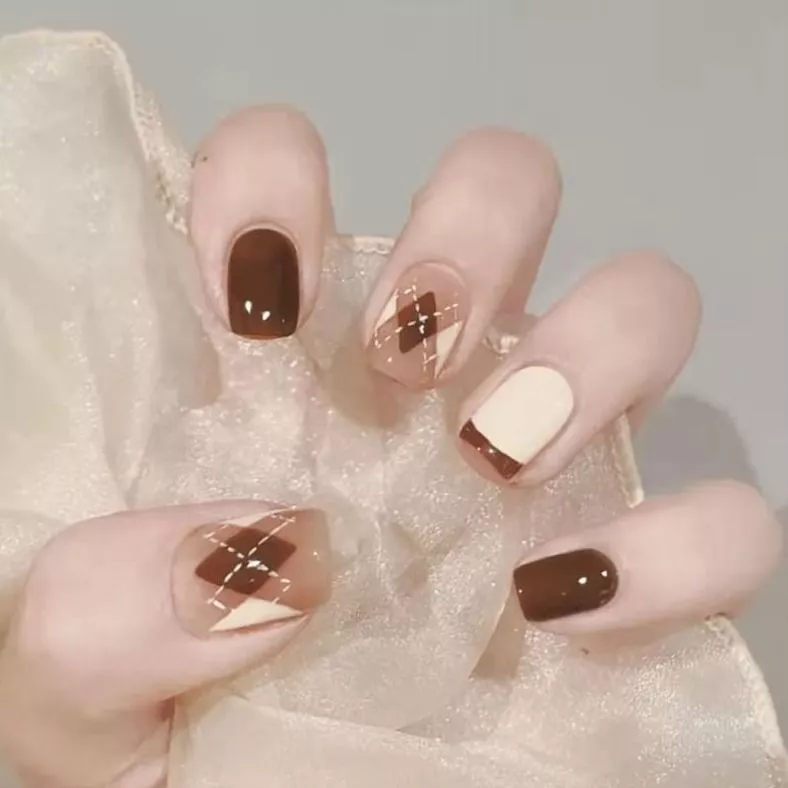 Mẫu nail tết đẹp 2025