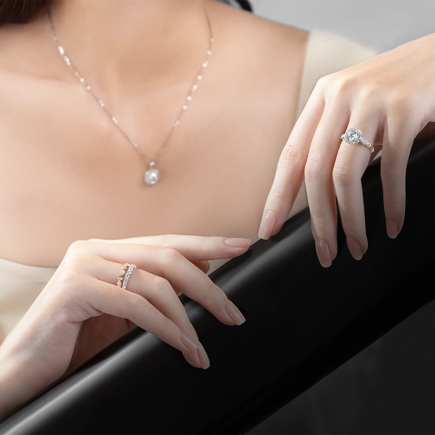 banner trang sức kim cương