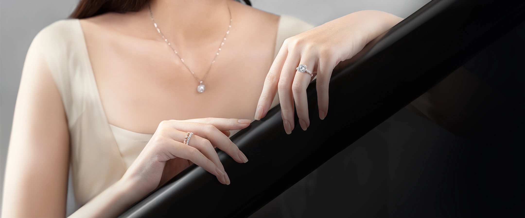 banner trang sức kim cương