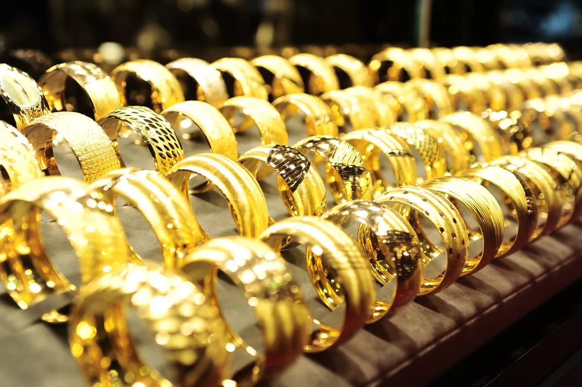 Vàng 990 có độ tinh khiết cao hơn vàng 18K