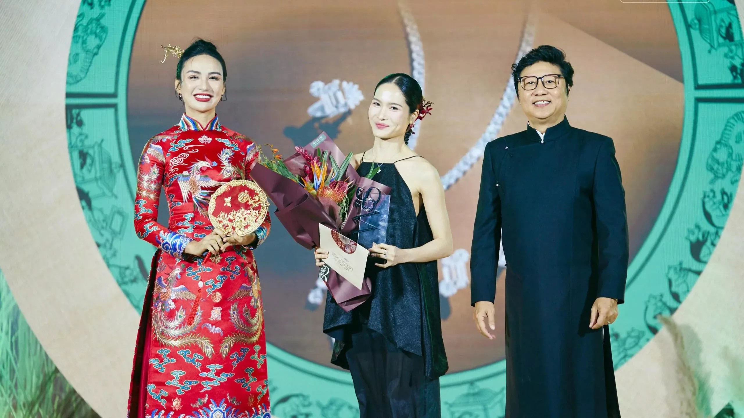 Tierra nhận giải tại L'officiel