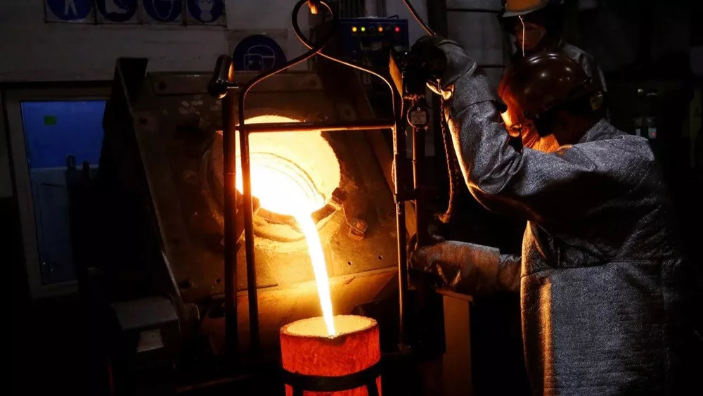 Các thông tin về vàng thỏi có thể bạn chưa biết 6 Nấu chảy vàng