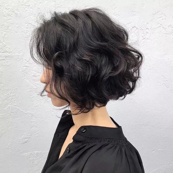 Kiểu tóc bob uốn xoăn