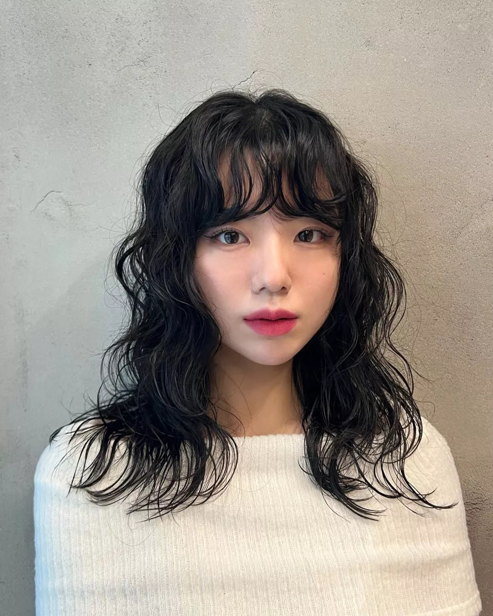 Tóc ngắn xoăn xù mì
