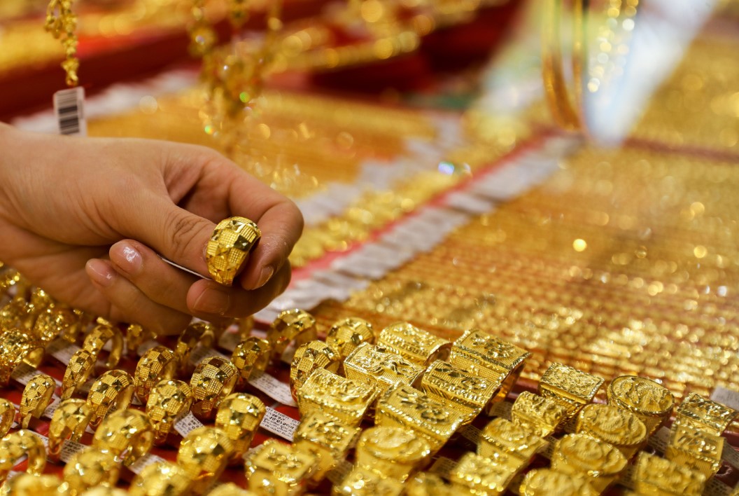 Tùy từng thời điểm khác nhau mà giá 1 chỉ vàng 18K bao nhiêu tiền sẽ khác nhau