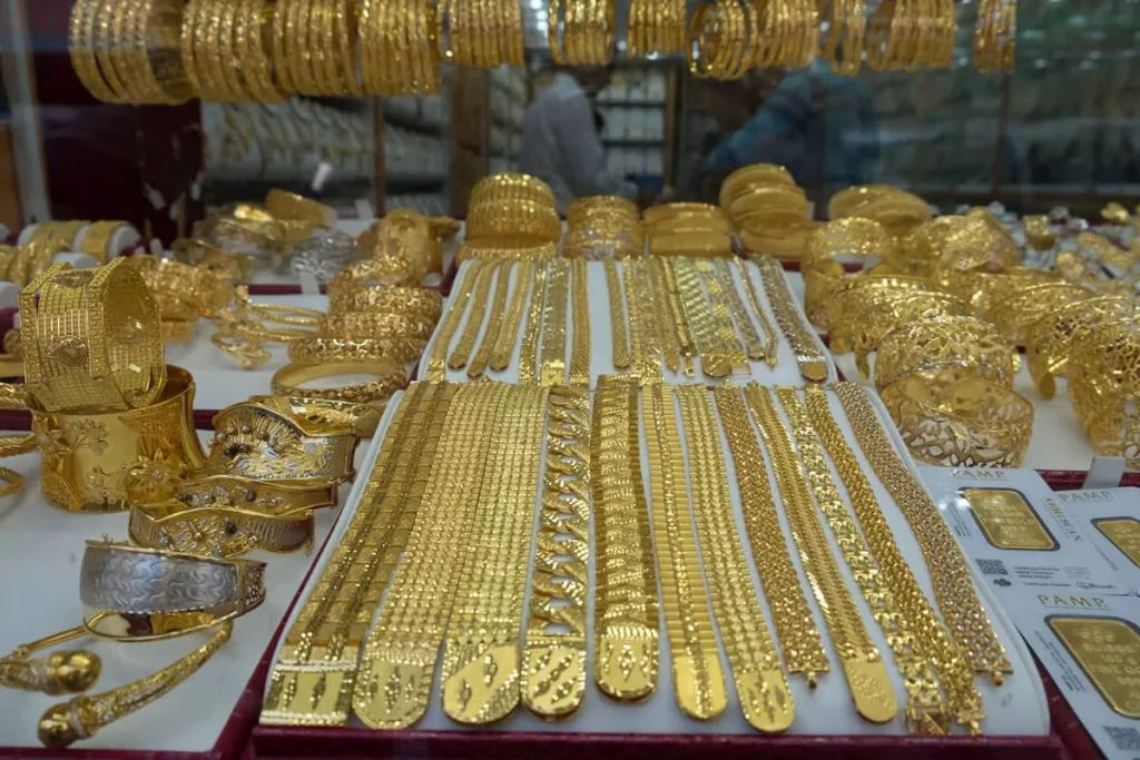Những lưu ý khi mua vàng tây