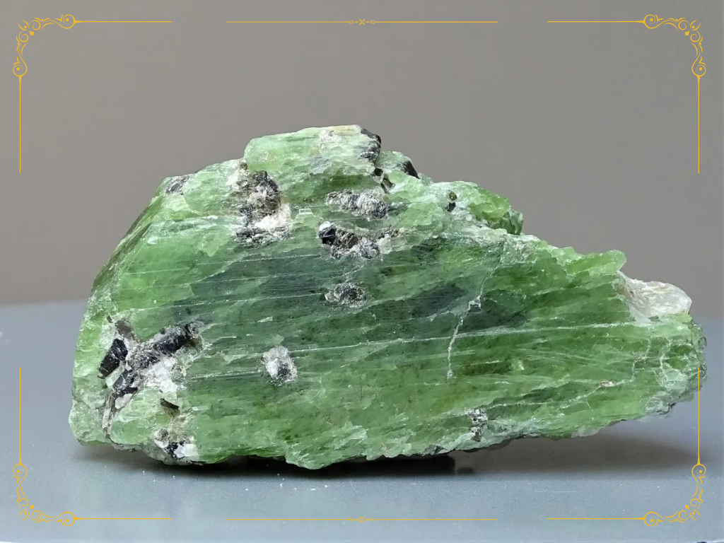Đá Diopside là một khoáng vật silicat