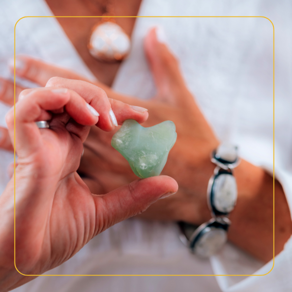 Aventurine được xem là “lá bùa” mang tới bình an và may mắn