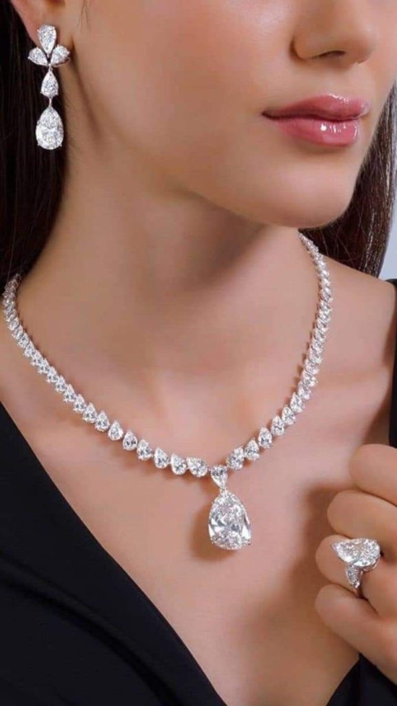 Kim cương trắng thể hiện đẳng cấp cho người đeo