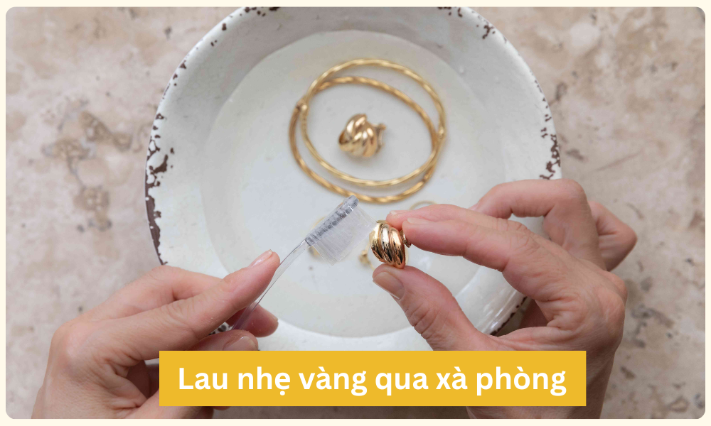 Thường xuyên vệ sinh vàng 15k để bền đẹp