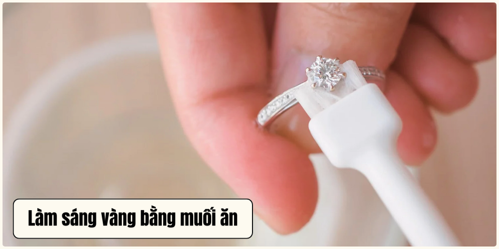 Cách làm sáng vàng bằng muối ăn