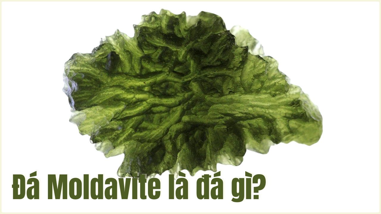 Đá Moldavite là loại đá vũ trụ nổi tiếng với màu xanh lục huyền bí
