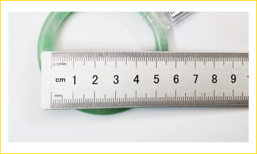 Đo đường kính vòng tay đang có và đối chiếu với bảng size vòng tay