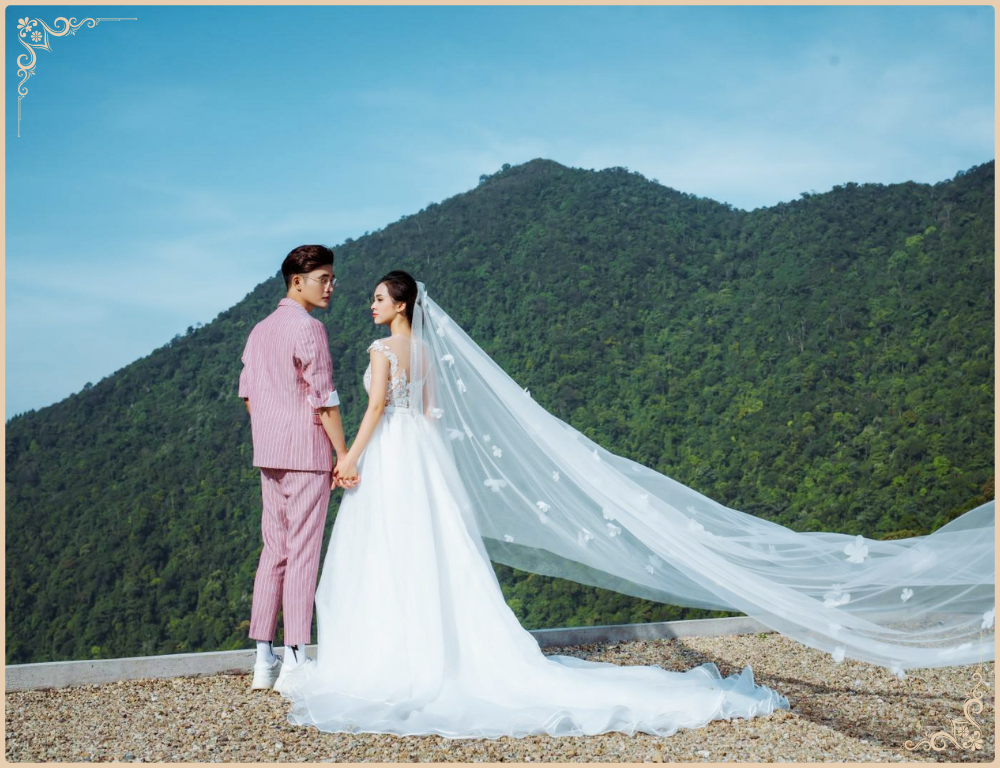 Tạo dáng chụp ảnh cưới với khăn voan
