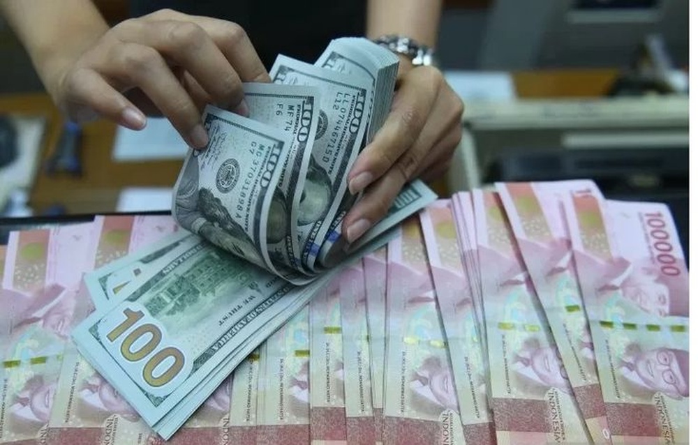 100 đô bằng bao nhiêu tiền Việt tại chợ đen hôm nay?