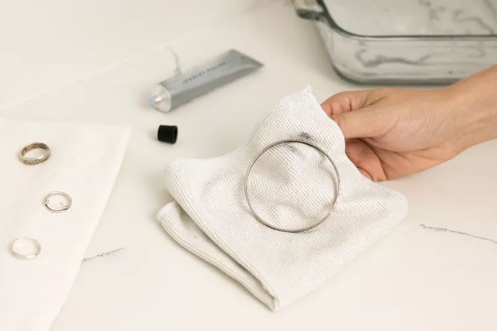 Cách bảo quản Bạch kim và Vàng trắng giúp trang sức sáng đẹp như mới