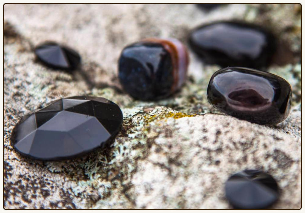 Onyx là đá gì? Đá Onyx giá bao nhiêu? Hợp mệnh gì? 2 Onyx là đá quý thuộc nhóm chalcedony