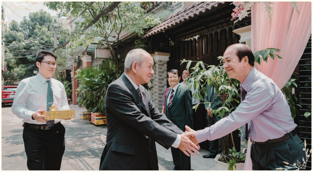 Nhà trai chuẩn bị lễ vật cho lễ bỏ rượu