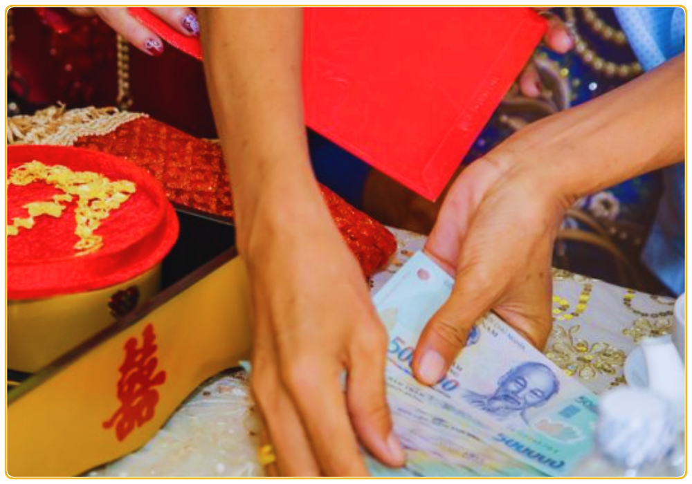 Cần trao lễ đen ngay sau khi làm lễ và đưa tận tay mẹ cô dâu