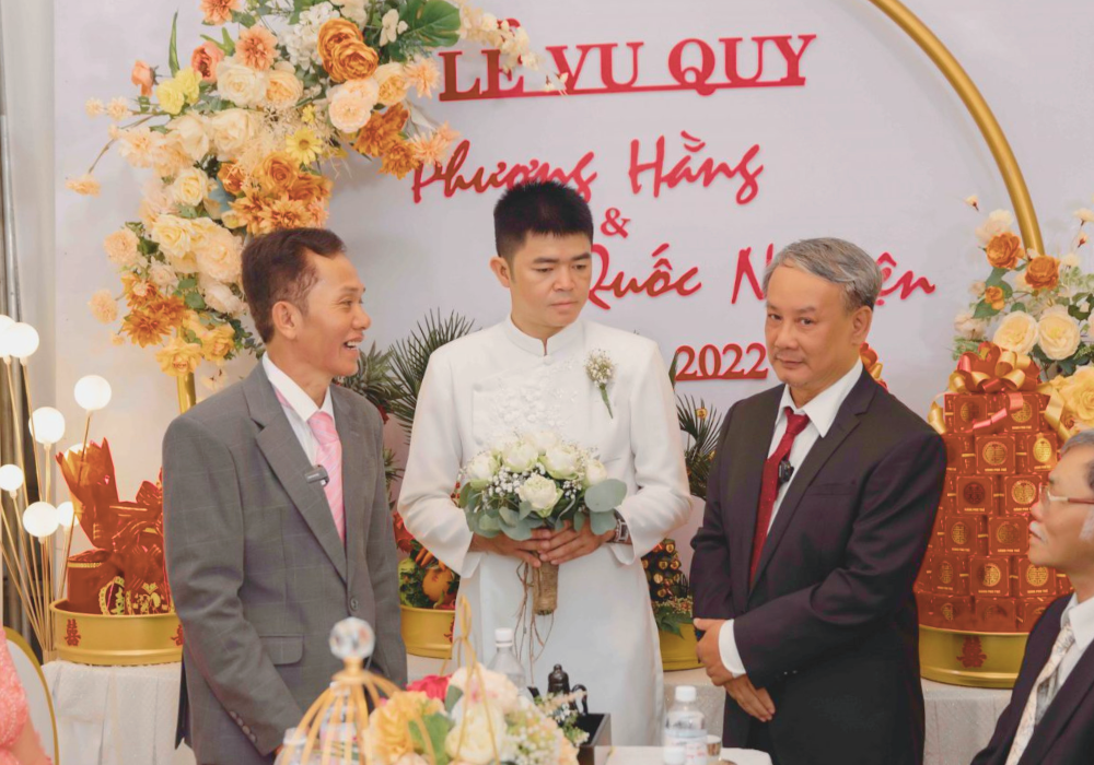 15+ Mẫu bài phát biểu lễ ăn hỏi nhà trai, nhà gái hay 2026 3 Người đọc bài phát biểu lễ ăn hỏi là trưởng tộc của hai họ