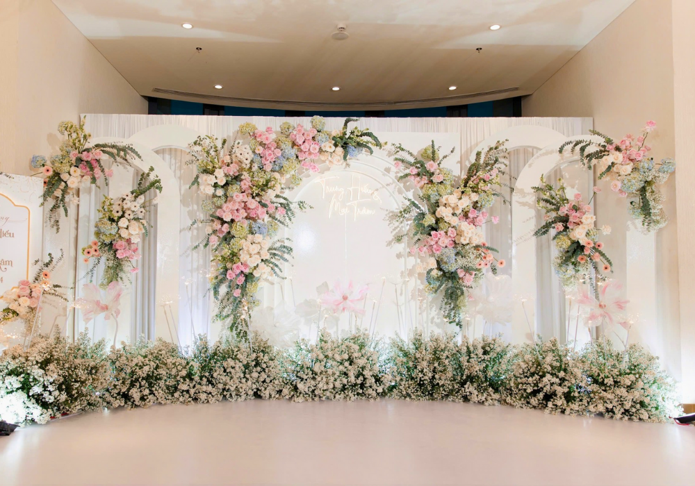 Backdrop đám cưới handmade hoa giấy