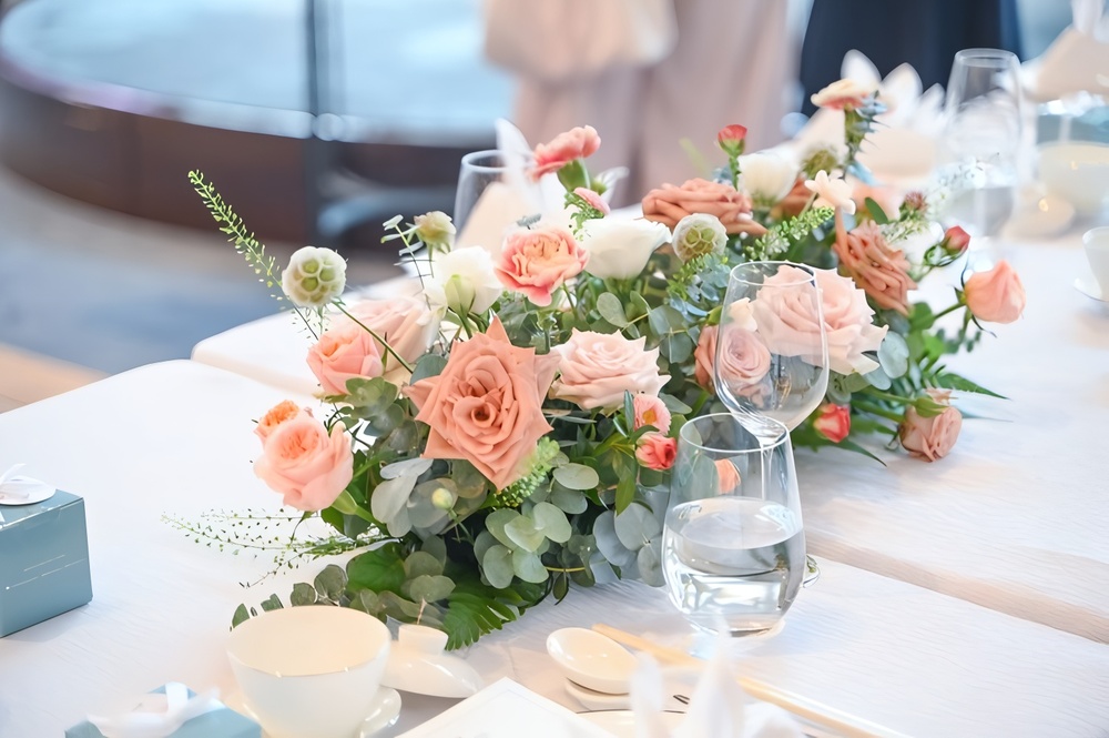 Hướng dẫn cắm hoa cưới để bàn, hướng dẫn cách cắm hoa để bàn đám cưới đẹp