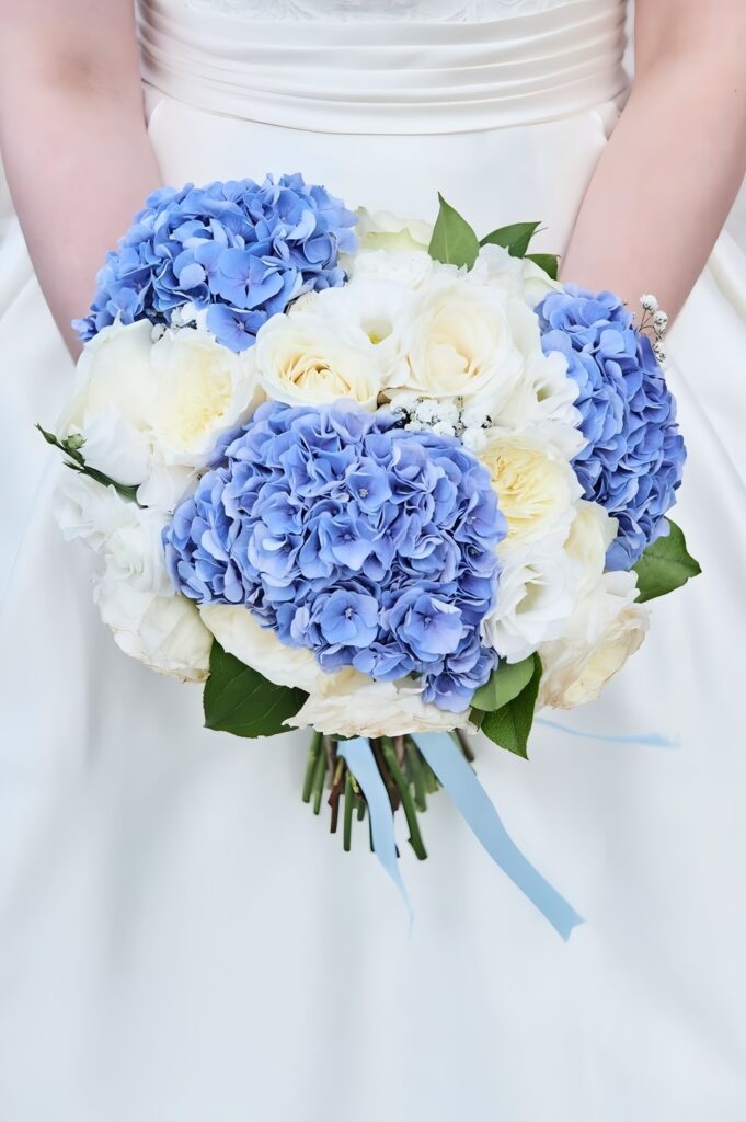 Cách chọn bó hoa cưới cẩm tú cầu theo phong cách cưới