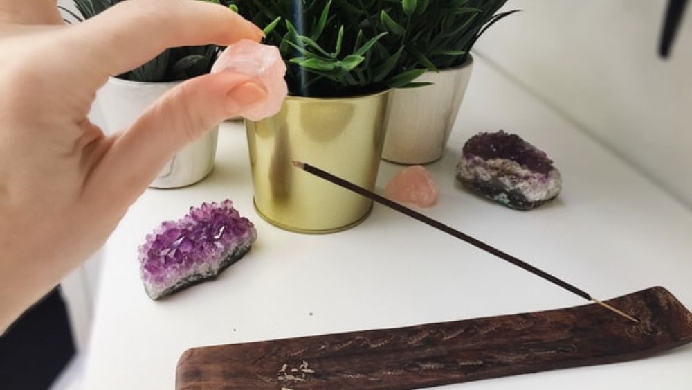 Cách thanh tẩy và nạp năng lượng đá