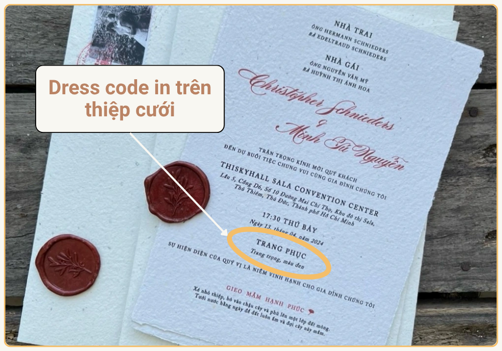 Nên in dress code lên trên thiệp cưới