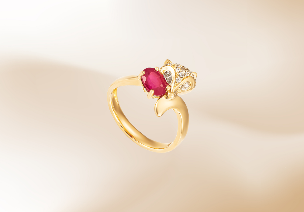 Đá ruby trên nhẫn đá hồ ly