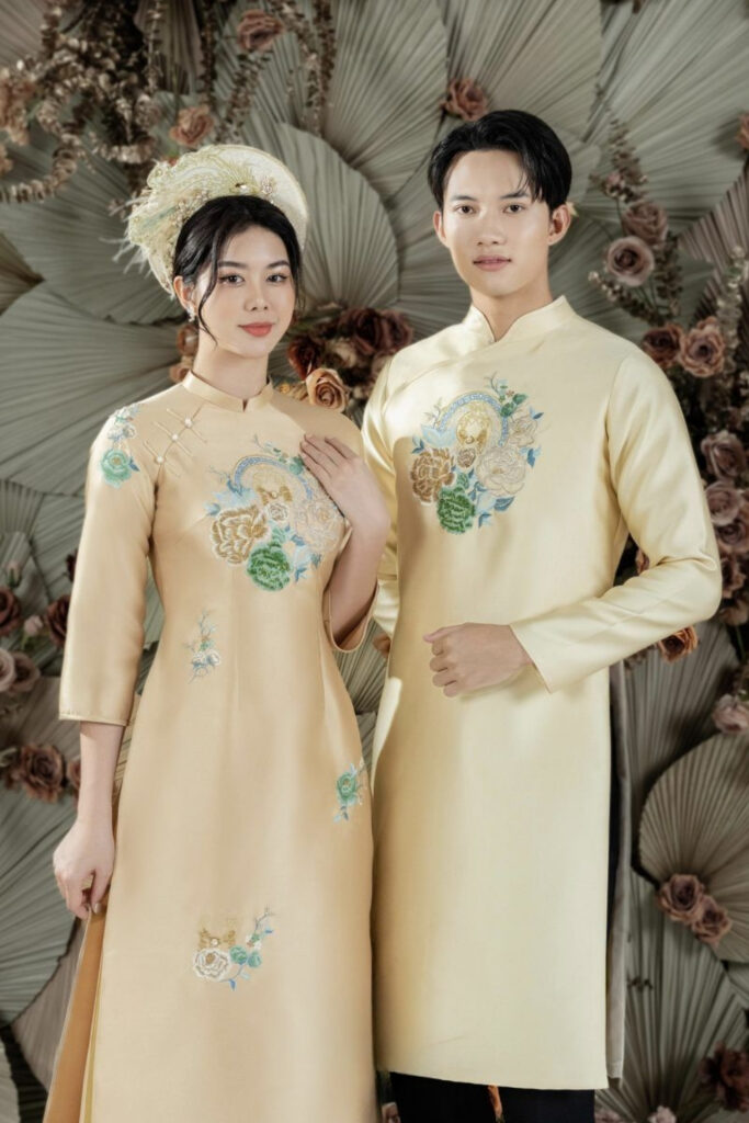 30+ mẫu áo dài cưới đẹp, sang trọng, xu hướng hiện nay 31 Áo dài cưới cặp đôi đính hoa tulip