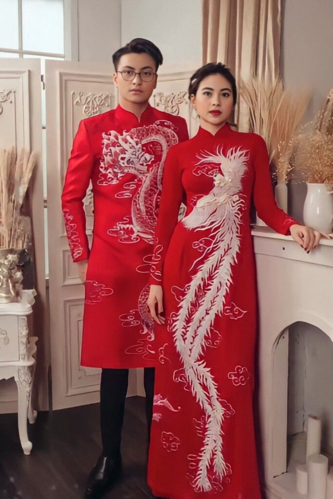 30+ mẫu áo dài cưới đẹp, sang trọng, xu hướng hiện nay 4 Áo dài cưới màu đỏ rồng phượng
