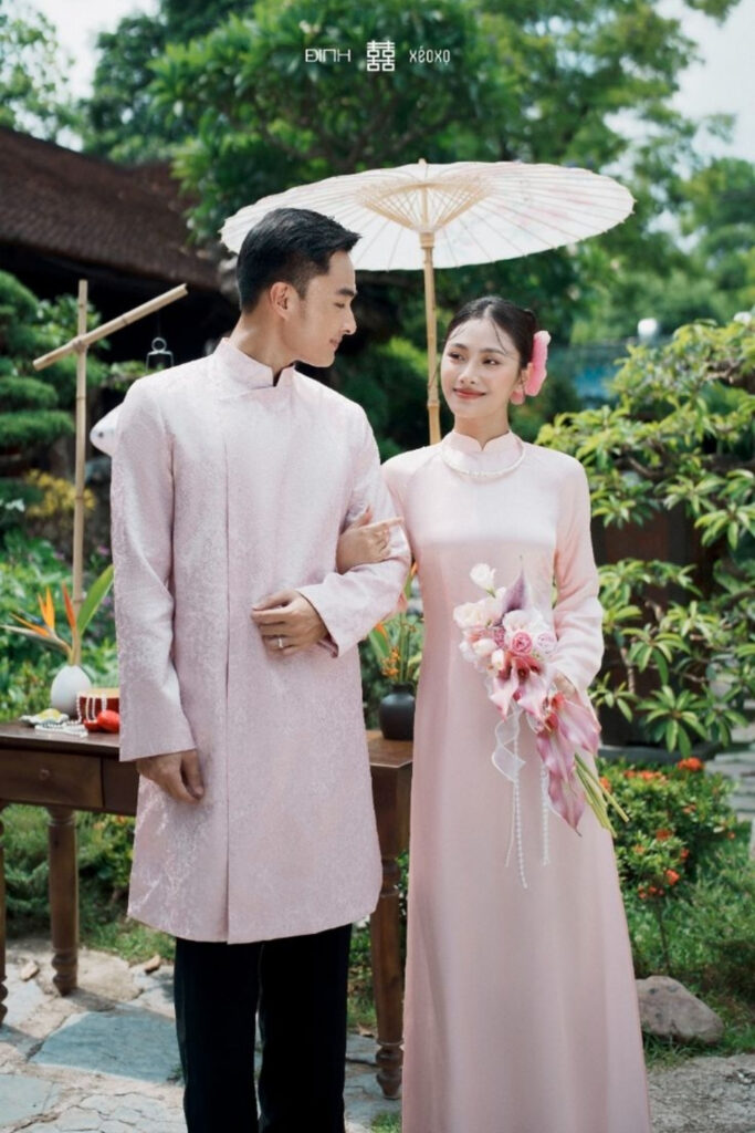 30+ mẫu áo dài cưới đẹp, sang trọng, xu hướng hiện nay 21 Áo dài cưới hồng phấn trơn