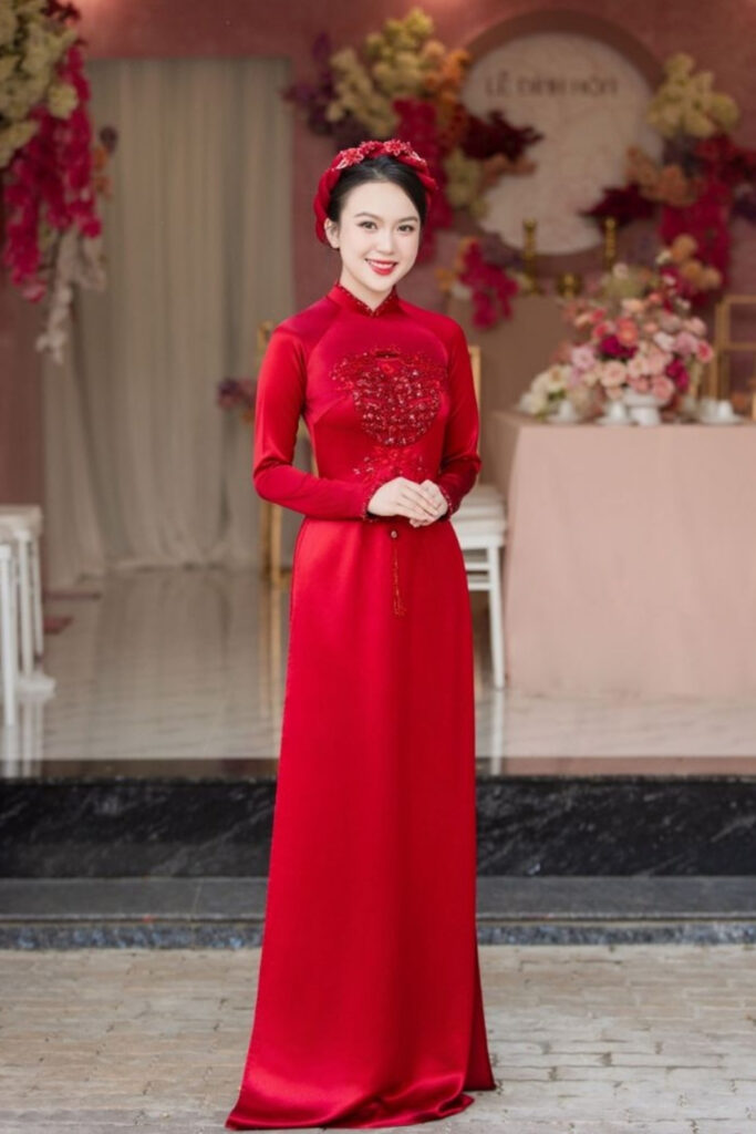 30+ mẫu áo dài cưới đẹp, sang trọng, xu hướng hiện nay 7 Áo dài cô dâu màu đỏ chữ Hỷ