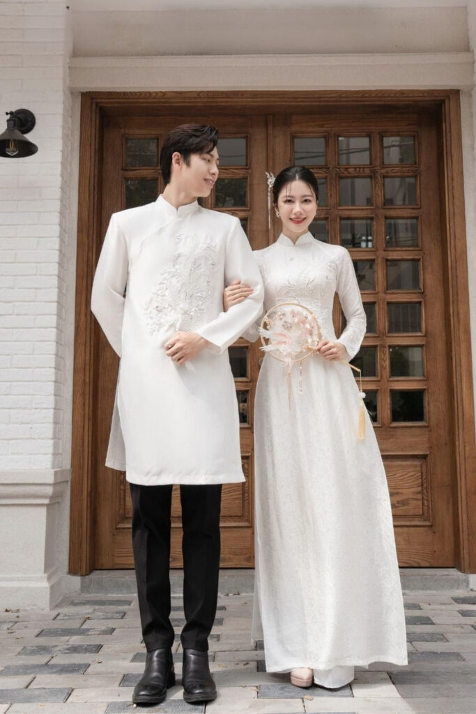 30+ mẫu áo dài cưới đẹp, sang trọng, xu hướng hiện nay 10 Áo dài cưới màu trắng đính đá