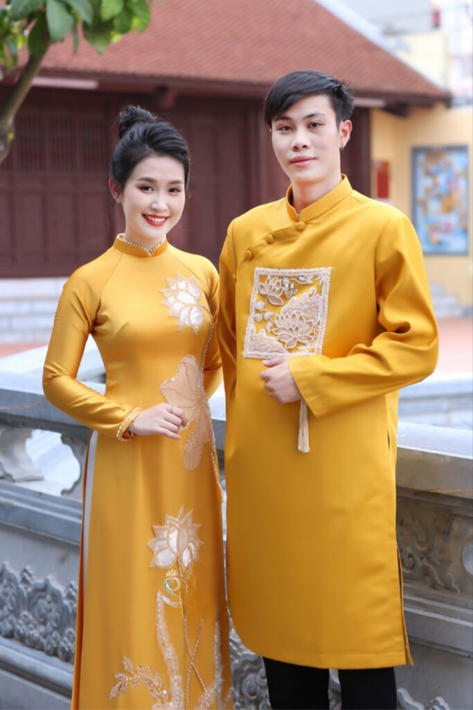 30+ mẫu áo dài cưới đẹp, sang trọng, xu hướng hiện nay 19 Áo dài cưới vàng ánh kim