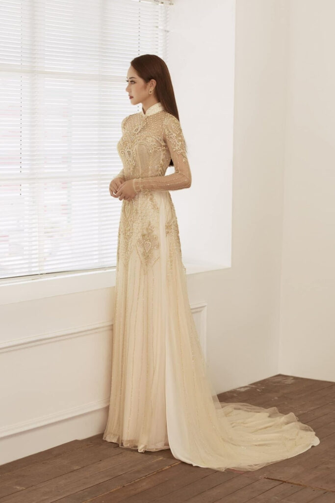 30+ mẫu áo dài cưới đẹp, sang trọng, xu hướng hiện nay 20 Áo dài cưới vàng đồng khăn voan
