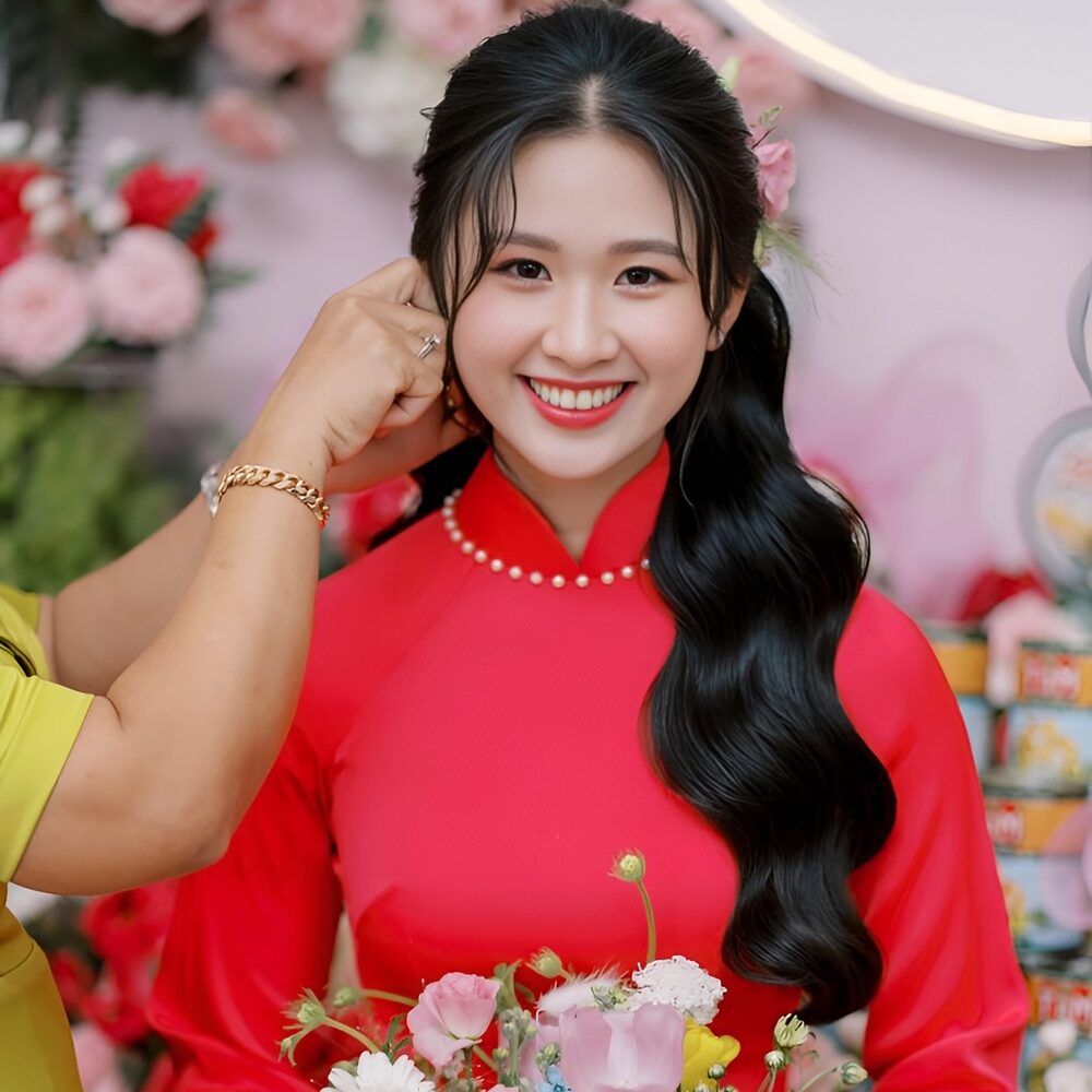 20+ kiểu tóc cô dâu đẹp nhất hiện nay, phù hợp với khuôn mặt 21 Các kiểu tóc cô dâu ngày ăn hỏi đẹp, trang trọng, phù hợp với áo dài truyền thống