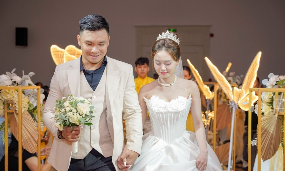 Chi phí đám cưới 150 triệu: Bảng dự trù và tối ưu ngân sách 4 Chi phí trang phục cô dâu chú rể
