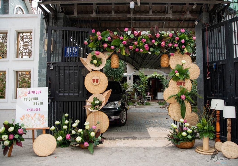 40+ Mẫu cổng đám cưới, cổng hoa cưới đẹp 2026 |5 bước tự decor 39 Cổng đám cưới xưa mẫu 1