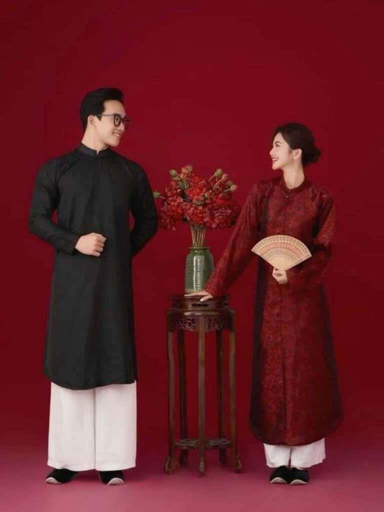 Kinh nghiệm chụp ảnh cưới cổ phục Việt Nam từ A-Z 6 tạo dáng đứng khi chụp ảnh cưới cổ phục