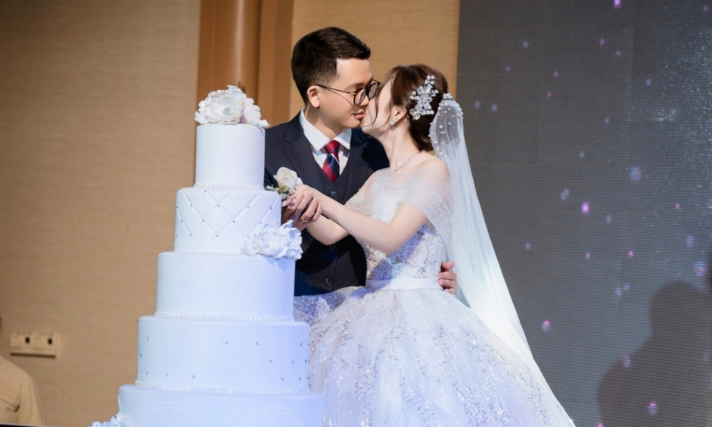 Ý nghĩa cắt bánh cưới rót rượu Sampanh trong ngày lễ trọng đại