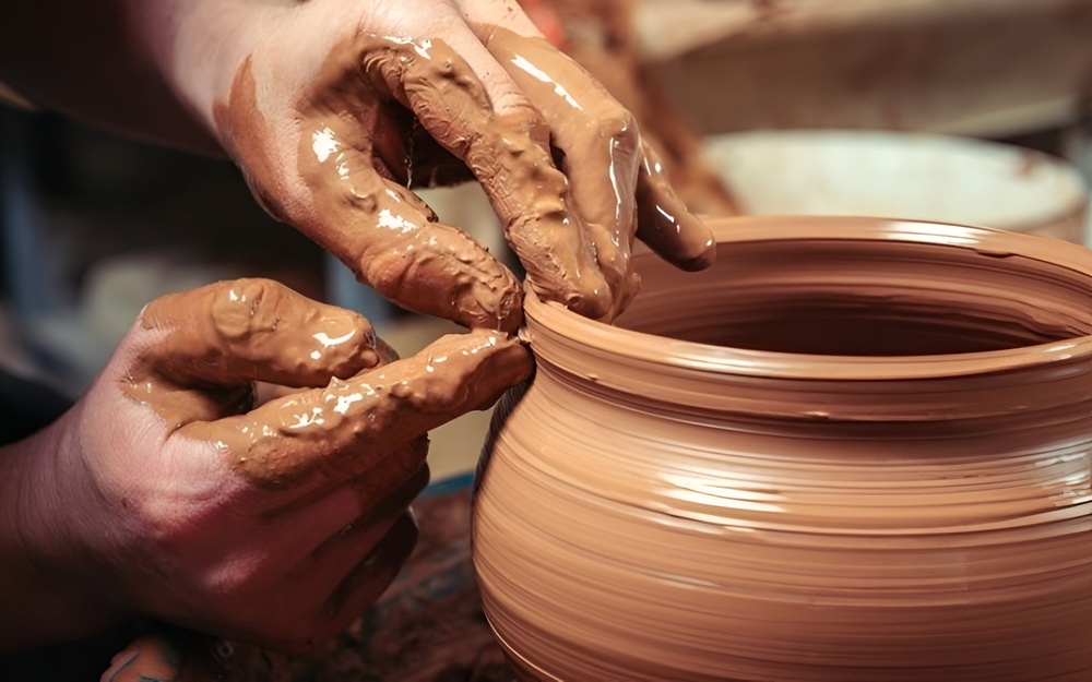 CERAMIC KẾT HỢP ĐẶC TÍNH CỦA GỐM VÀ SỨ TRONG SẢN XUẤT HIỆN ĐẠI