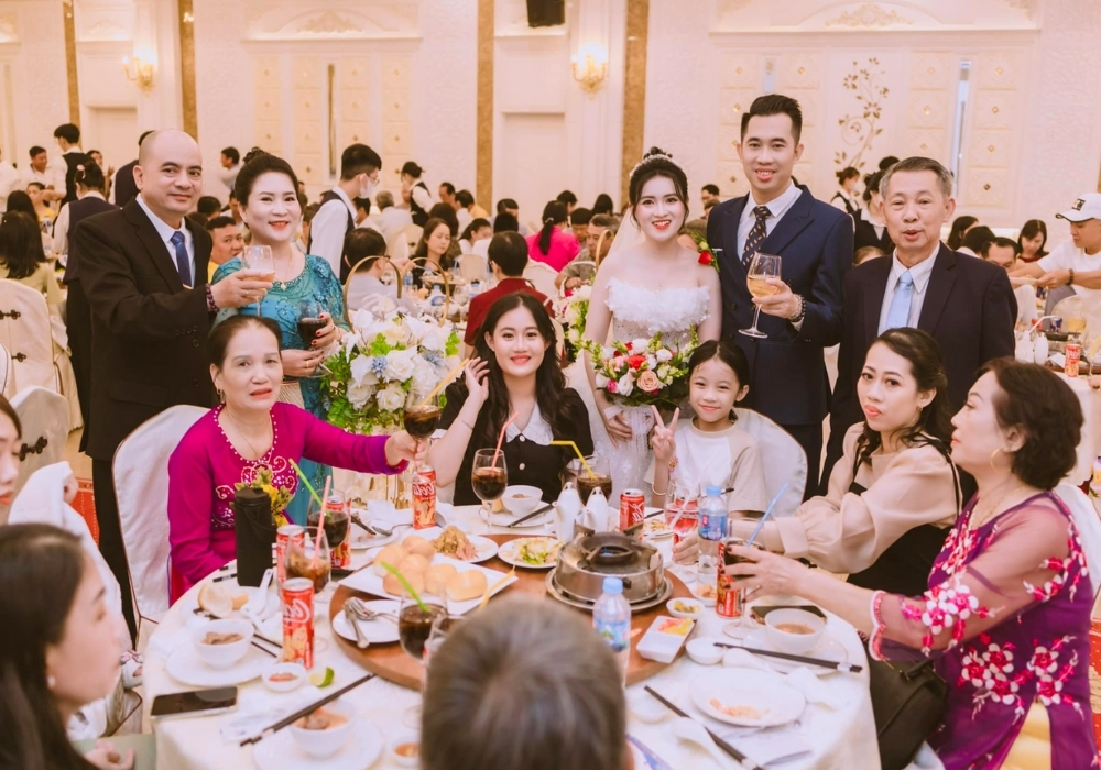 Hướng dẫn cách mời rượu đám cưới khéo, lịch sự và tinh tế 7 Cách mời rượu đám cưới dành cho người lớn tuổi
