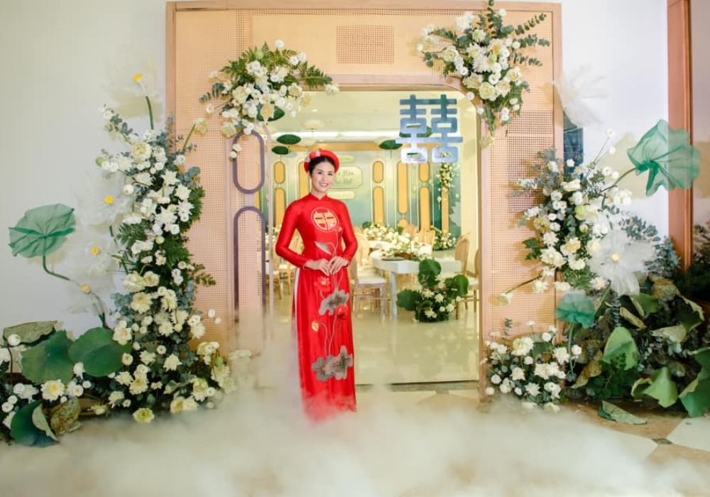20+ Mẫu cổng cưới hoa sen đẹp, tinh tế, hiện đại, ấn tượng 8 Cổng cưới hoa sen dáng vuông cổ điển 2