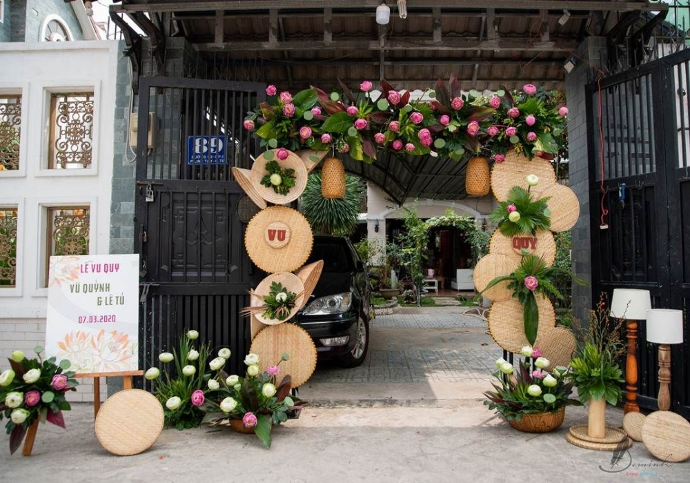 20+ Mẫu cổng cưới hoa sen đẹp, tinh tế, hiện đại, ấn tượng 5 Cổng cưới hoa sen hồng 2